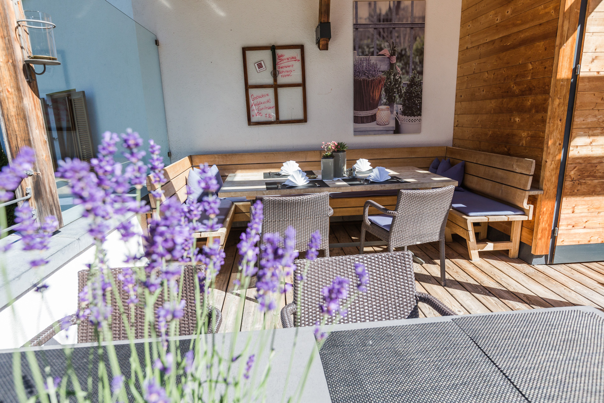 Hotelterrasse im Sommer